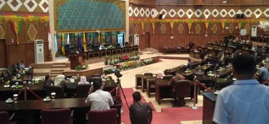 Tak Dihadiri Gubri, APBD Riau 2018 Disahkan